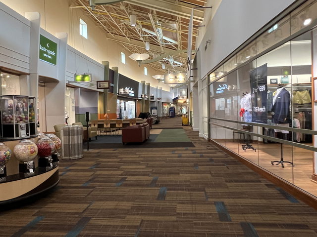 Great Lakes Crossing Outlets - Aug 7 2022 Photo (newer photo)